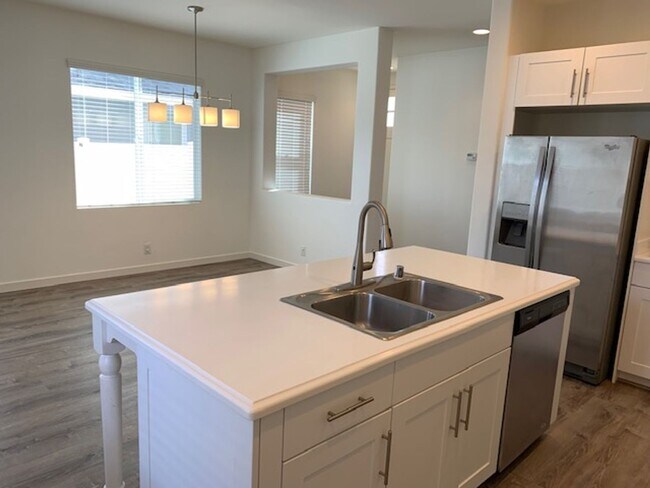 Foto del edificio - 3 Bed/3 bath Home in the Gated Community o...