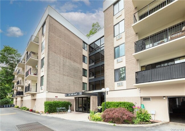 Building Photo - 130 Colonial Pkwy