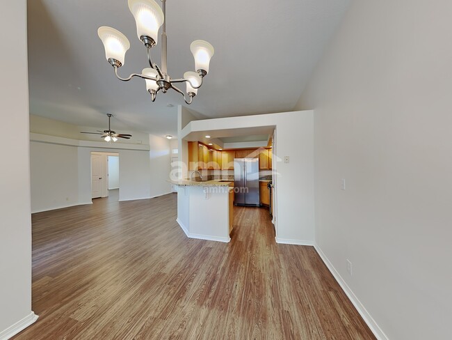 Building Photo - 956 W State St