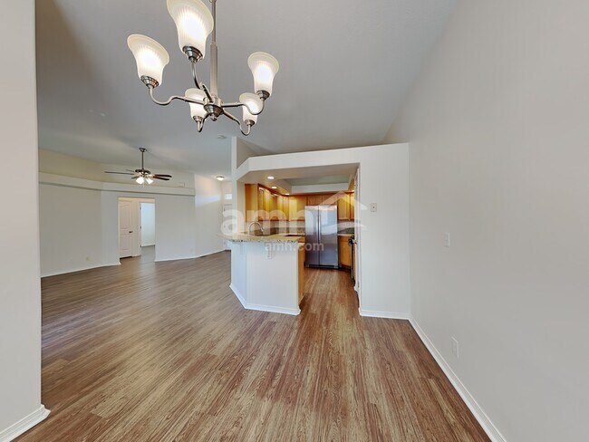 Foto del edificio - 956 W State St