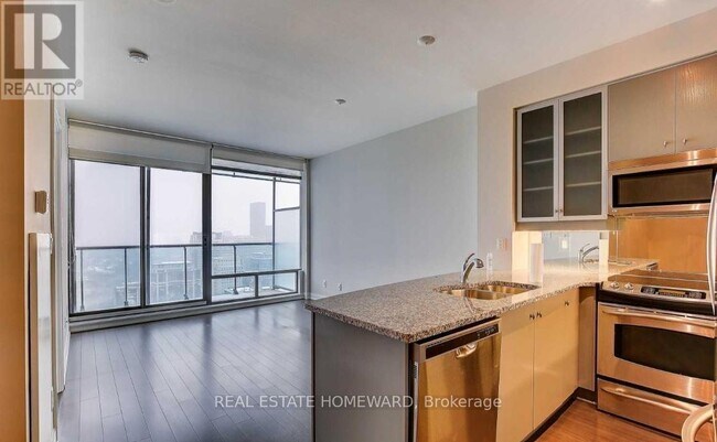 Building Photo - 18 Yorkville Ave