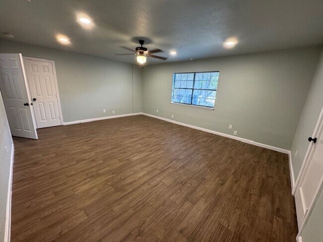 Foto del edificio - Nicely Remodeled Southside San Antonio Hom...