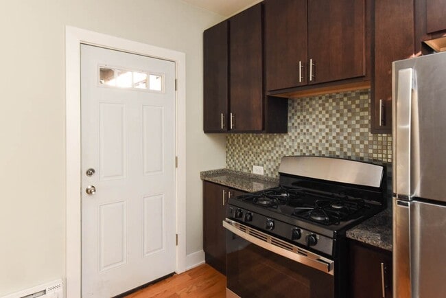 Building Photo - 4418 N Wolcott Ave