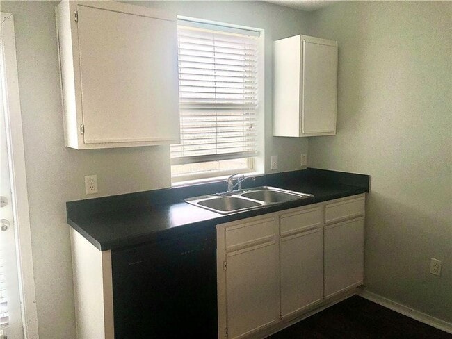 Building Photo - 2 Bedroom 2.5 Bathroom Home Coming Soon 8/...