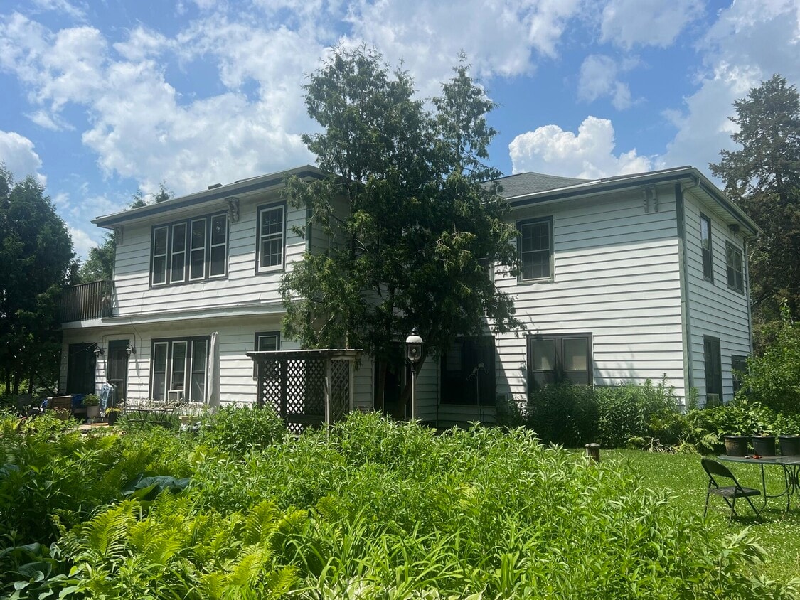 Primary Photo - W379N5686 N Lake Rd