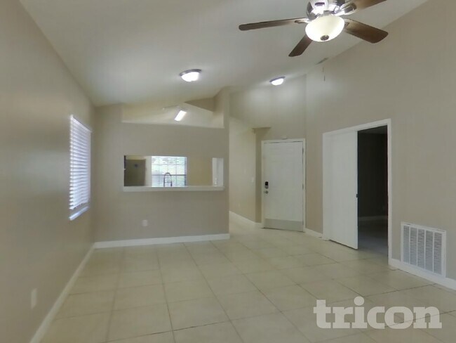Building Photo - 1620 Spinning Wheel Dr