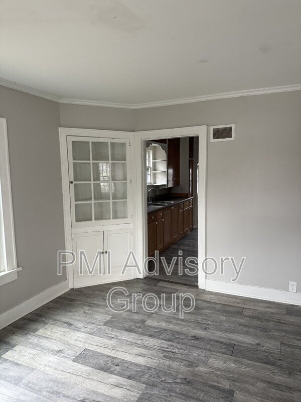 Building Photo - 700 SW Macvicar Ave