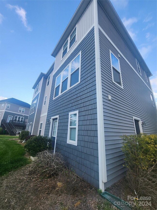 Foto del edificio - 8513 Sharonbrook Dr