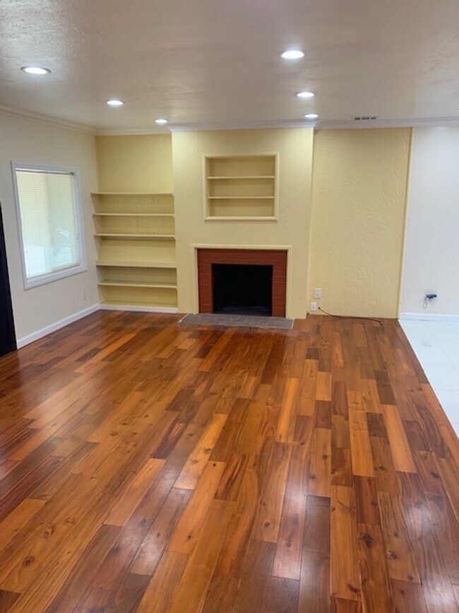 Building Photo - Updated Cambrian Home