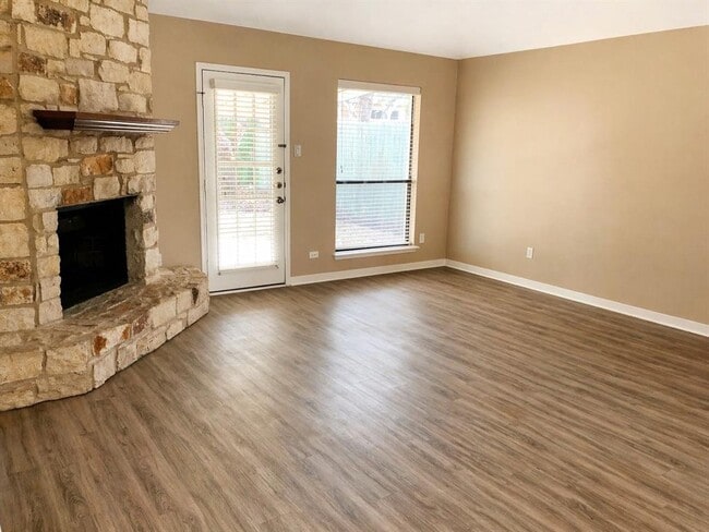 Building Photo - 2007 Crystal Shore Dr