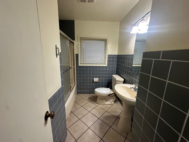 Foto del edificio - 3 bedroom, 3 bathroom home! UGS, Pet Frien...