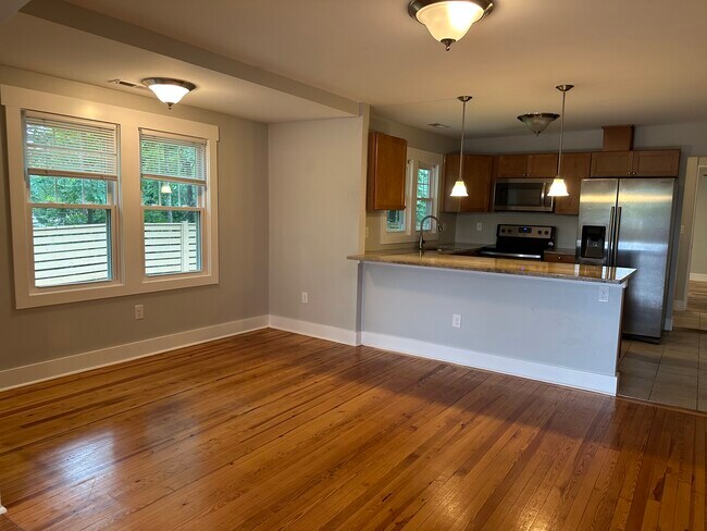 Foto del edificio - 34 Rock Hill Rd Ext