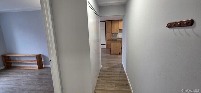 Foto del edificio - 3240 Netherland Ave