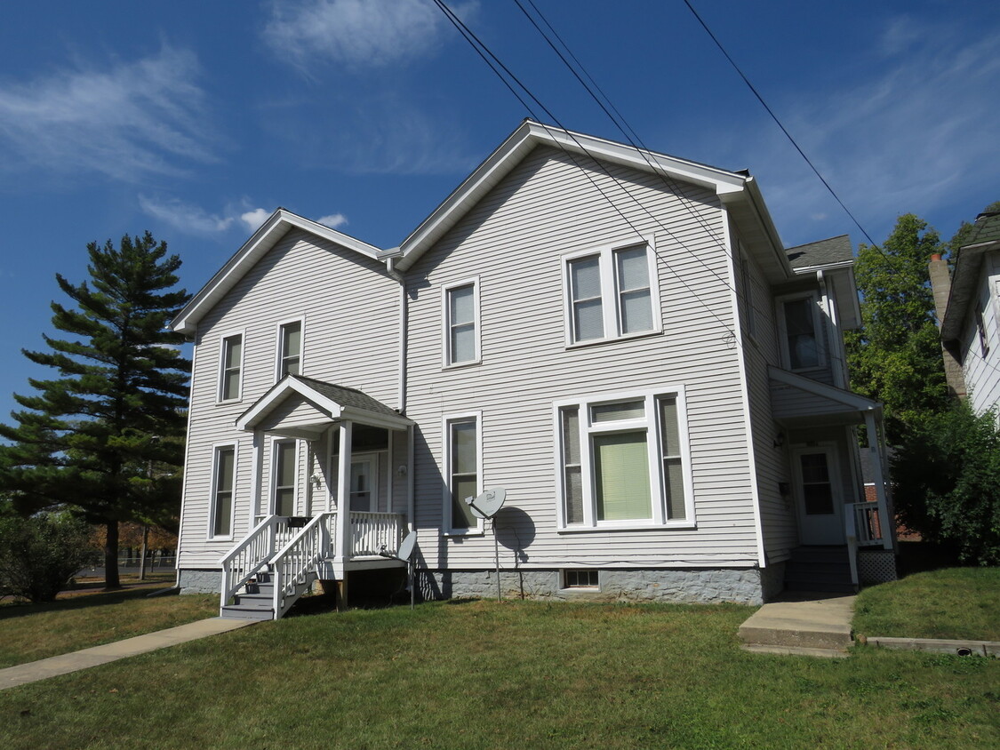 Primary Photo - 306 E Main St