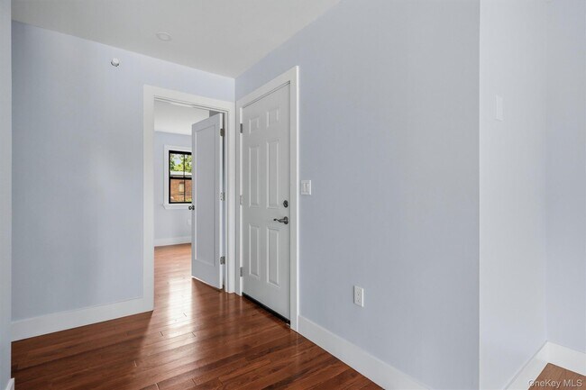 Building Photo - 133 N Miller St