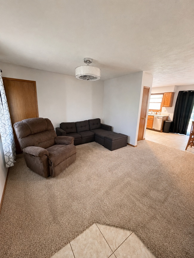 Building Photo - Charming 2-Bedroom Home in a Quiet Residential Neighborhood