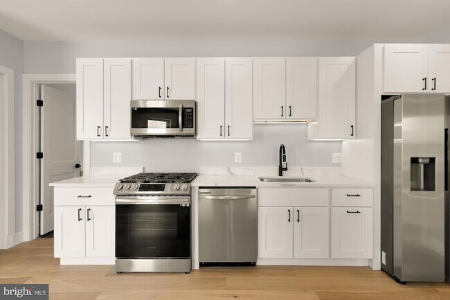 Building Photo - 3215 Mt Pleasant St NW