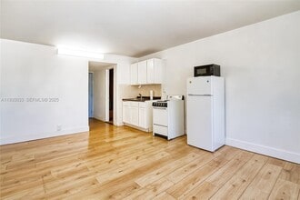 Building Photo - 6484 Indian Creek Dr