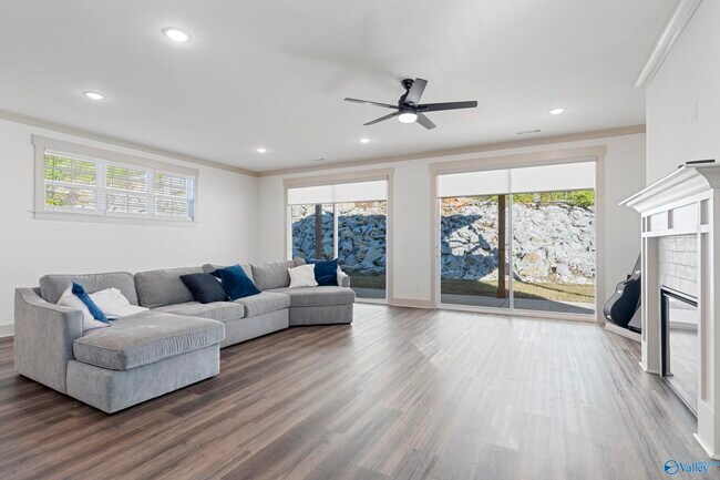 Foto del edificio - 559 Farmingdale Rd SE