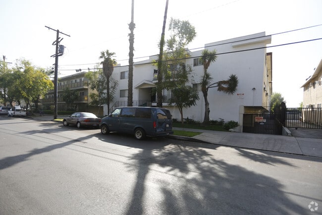 Building Photo - Royal Wyandotte Apartments