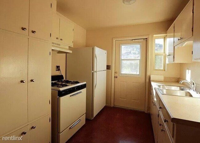 Building Photo - 2 br, 1 bath House - 1370 W Congress St