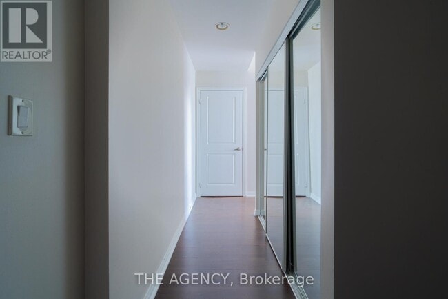 Building Photo - 628 Fleet St