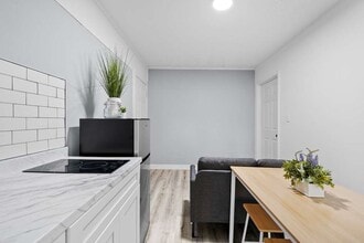 Building Photo - 2119 Linden Creek Ln