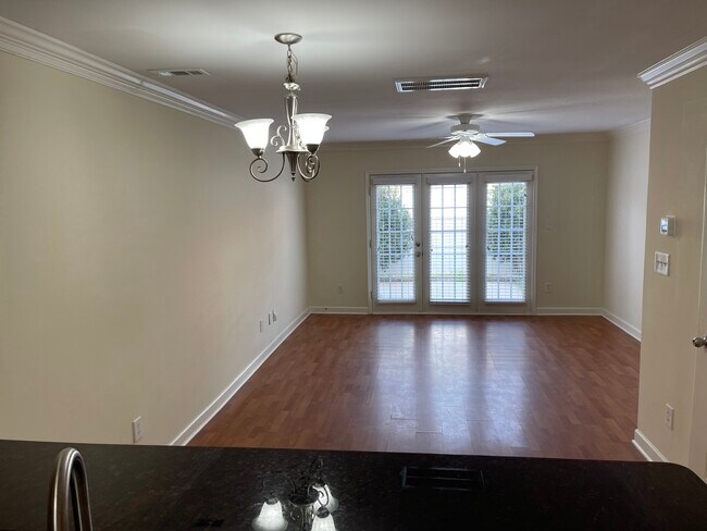 Foto del edificio - 1348 Green Oaks Ln