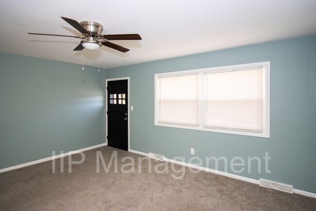 Foto del edificio - SPACIOUS, REMODELED DUPLEX WITH SEPARATE B...