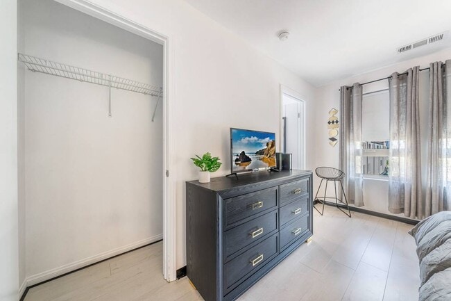 Foto del edificio - 7225 Cedar Rd