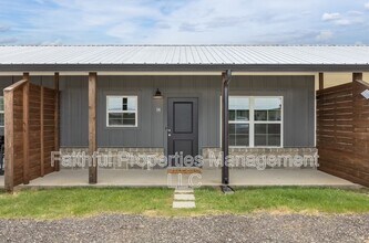 Building Photo - 10071 Shadow Wood Cir