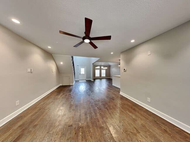 Building Photo - 7613 Waasland Dr