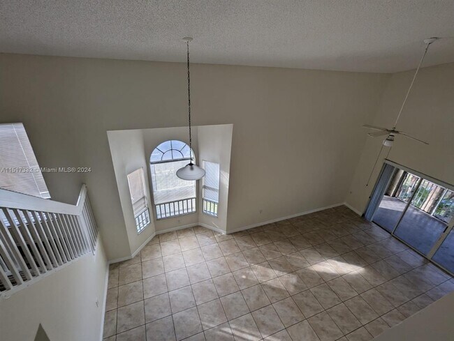 Foto del edificio - 15201 Glenmoor Dr
