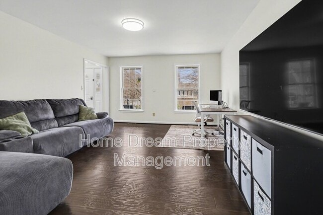 Foto del edificio - 7415 Sterling Dr