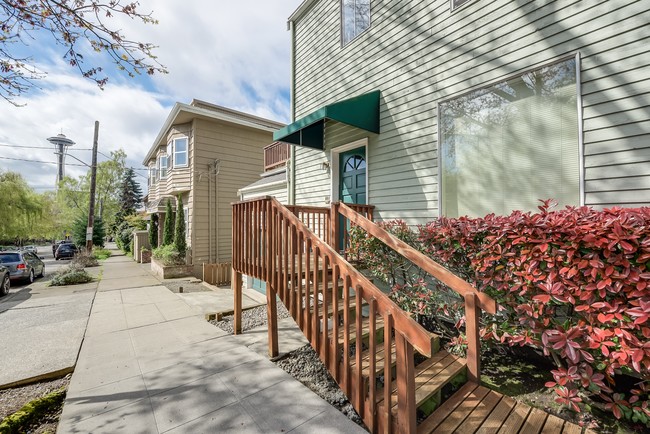 Building Photo - Queen Anne Apartments