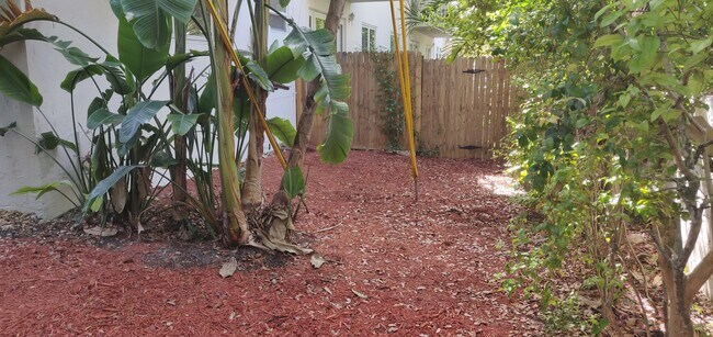 Foto del edificio - 11610 N Bayshore Dr