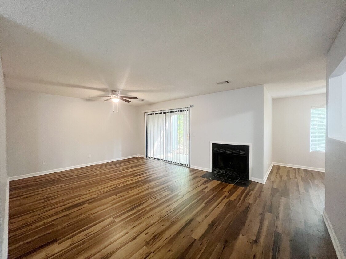Foto principal - 2 bedroom / 2 bath ~ Goose Creek, SC