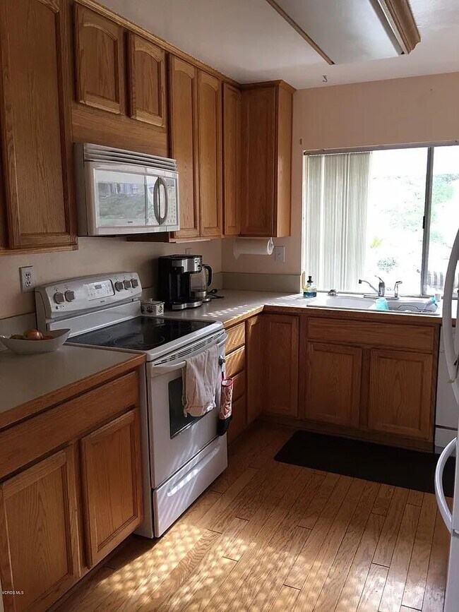 Foto del edificio - 2208 Summerpark Ct
