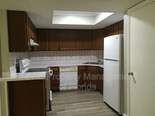 Foto del edificio - 513 Fairways Ln