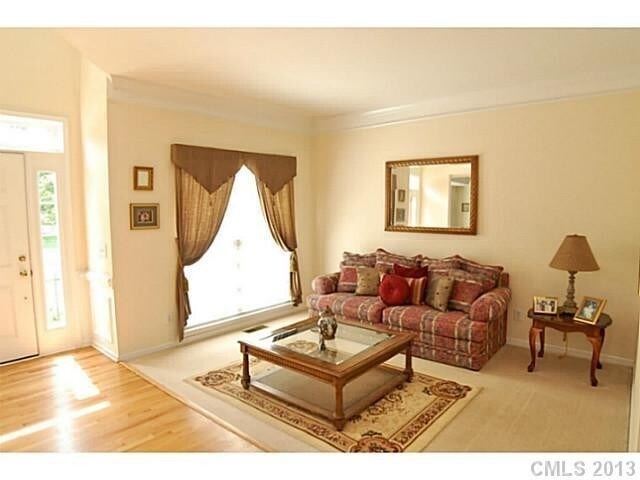 Foto del edificio - 9012 Tintinhull Ln