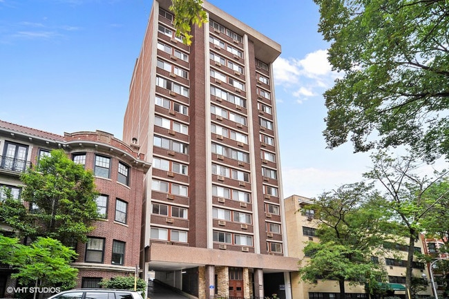 Building Photo - 516 W. Briar Pl.