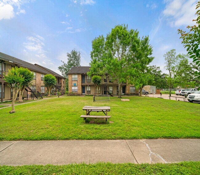 Foto del edificio - Cedar Wood