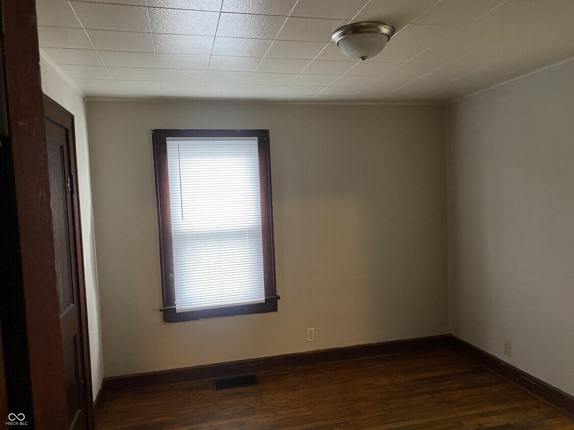 Building Photo - 18 E Legrande Ave