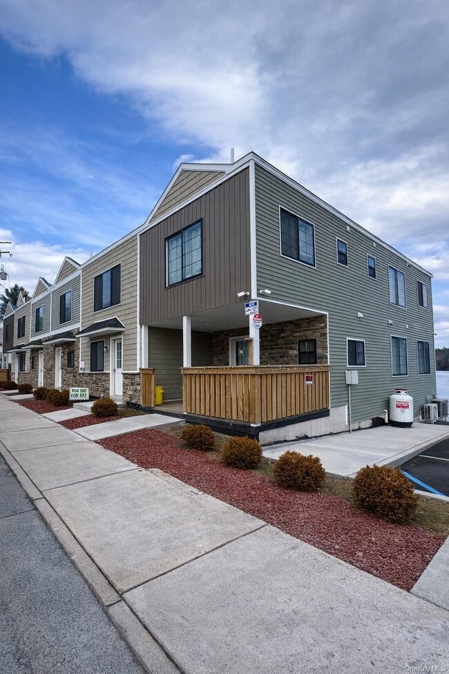 Building Photo - 1140 NY-52