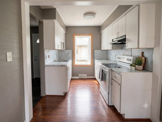 Building Photo - Charming 2 BEDROOM IN FERNDALE