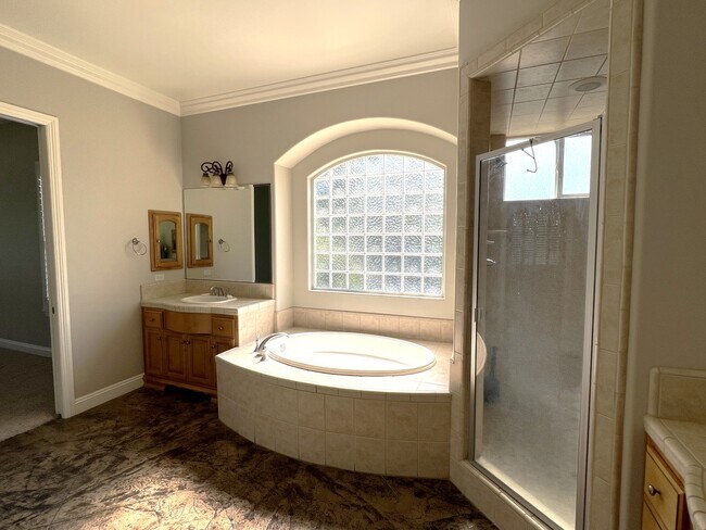 Foto del edificio - 1700 Briercliff Ct