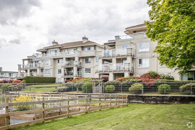 Building Photo - The Residences at James Court