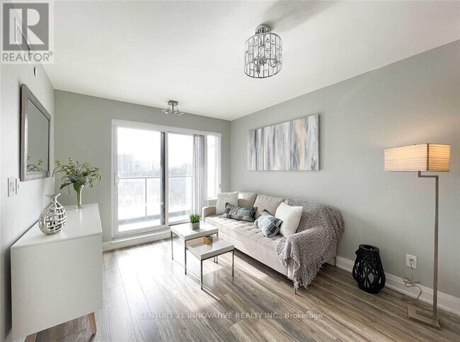 Photo du bâtiment - 18 Uptown Dr