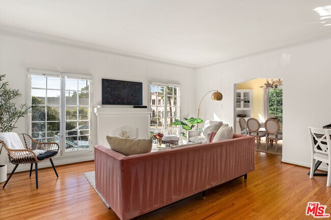 Foto del edificio - 6065 Scenic Ave