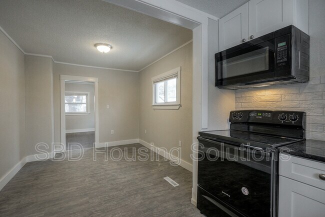 Foto del edificio - 1211 S Maywood Ave